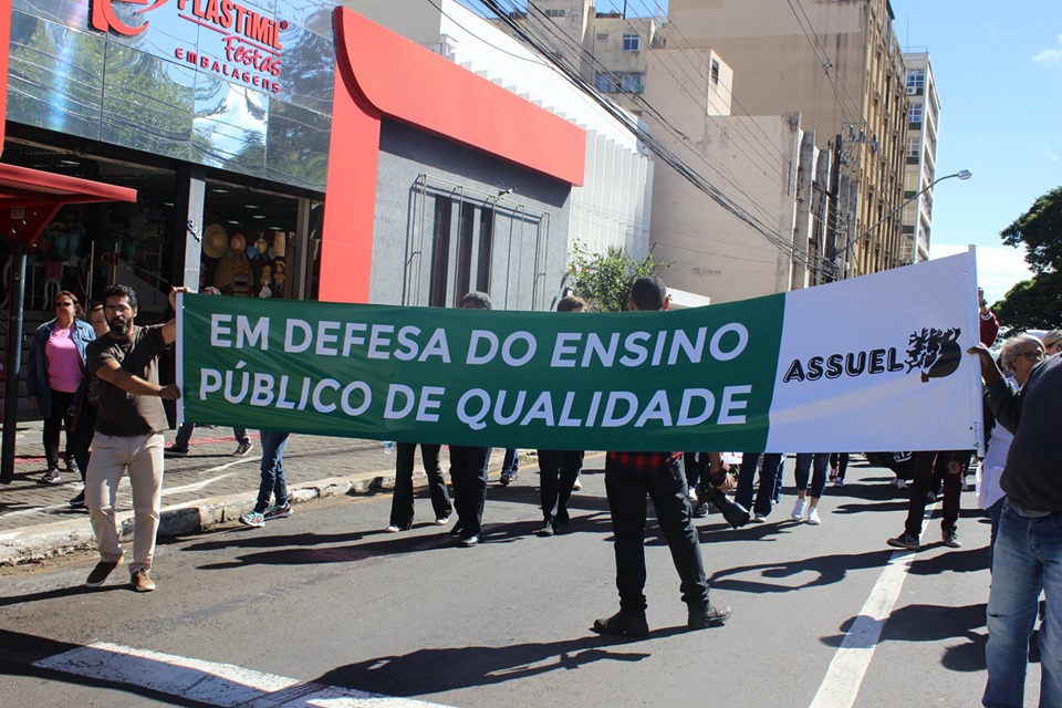 LONDRINA VAI ÀS RUAS PARA PROTESTAR CONTRA O DESMONTE DA EDUCAÇÃO E APOSENTADORIA
