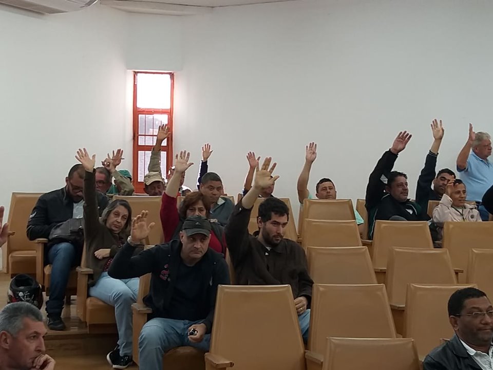 SERVIDORES DO CAMPUS APROVAM ESTADO DE GREVE NA UEL E PARTICIPAÇÃO NA GREVE GERAL DO DIA 14